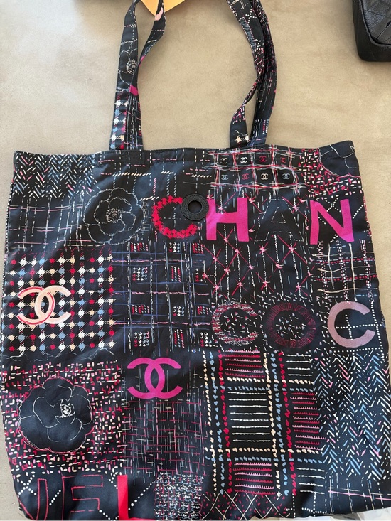 CHANEL Handbags - Chanel tote bag